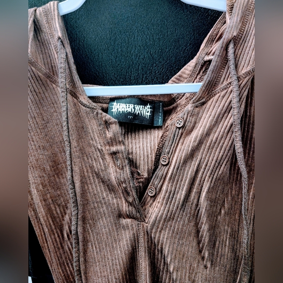 SOLD NWOT Darker Wavs Crossfade Hooded Long Sleeve Romper - Picture 7 of 10